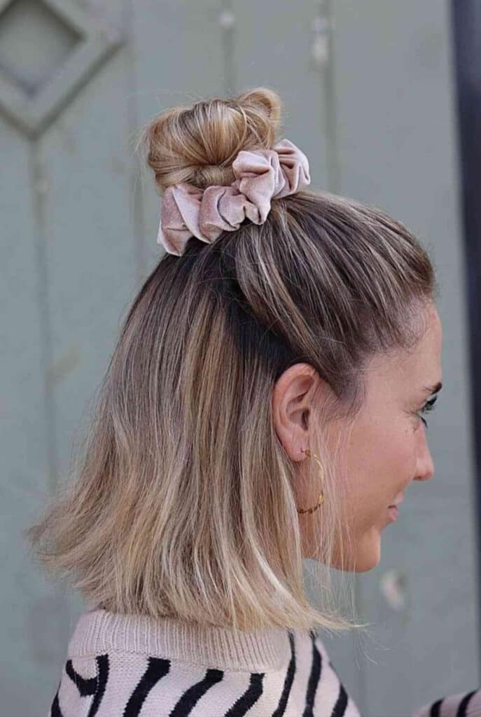 mezza coda scrunchie