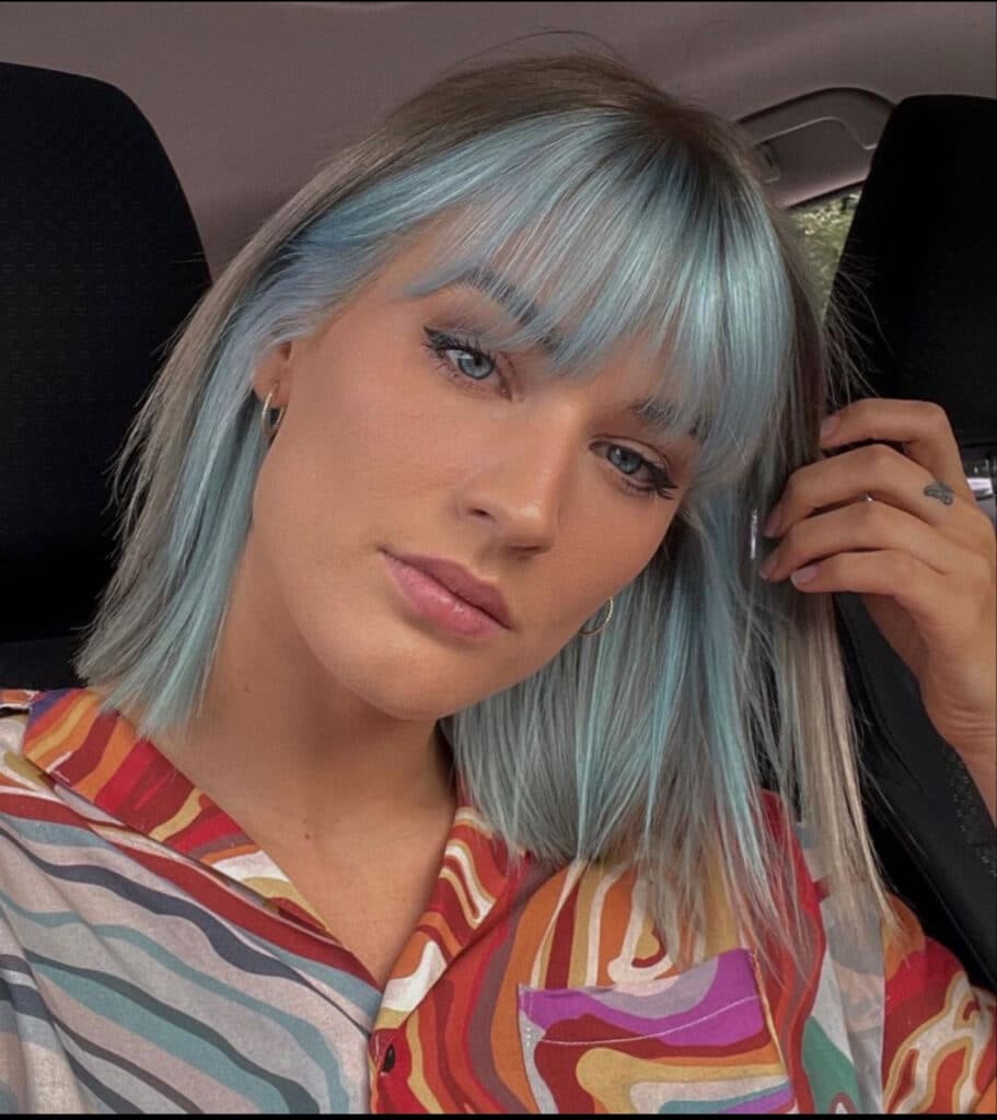 capelli platino e azzurri