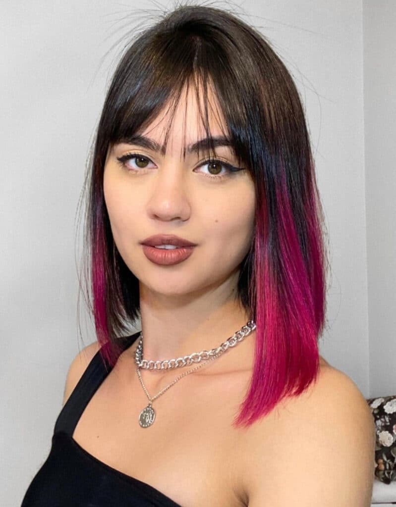 Capelli fucsia e neri