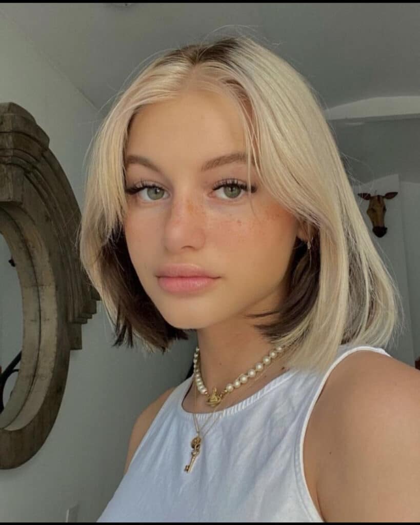 Capelli biondi e sotto neri 