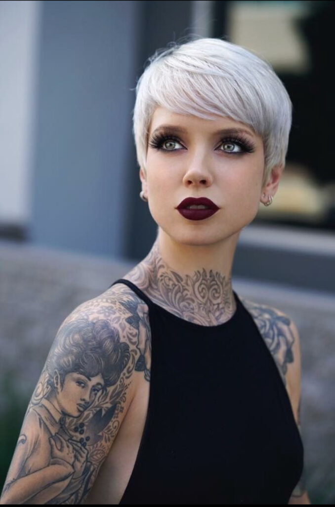 Capelli corti biondo platino