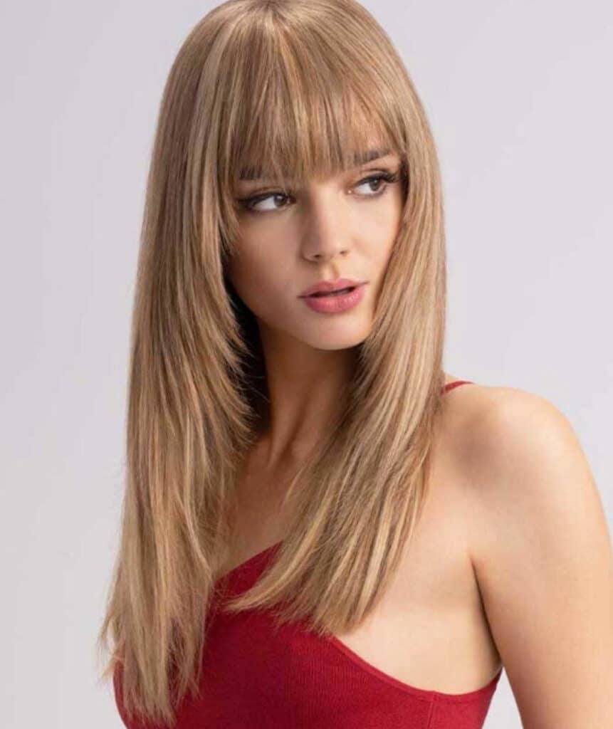 capelli a strati con frangia