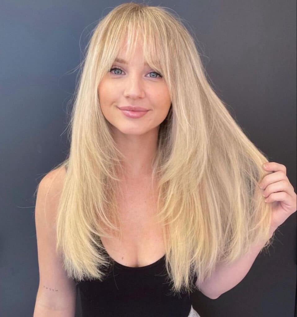 capelli a strati con frangia