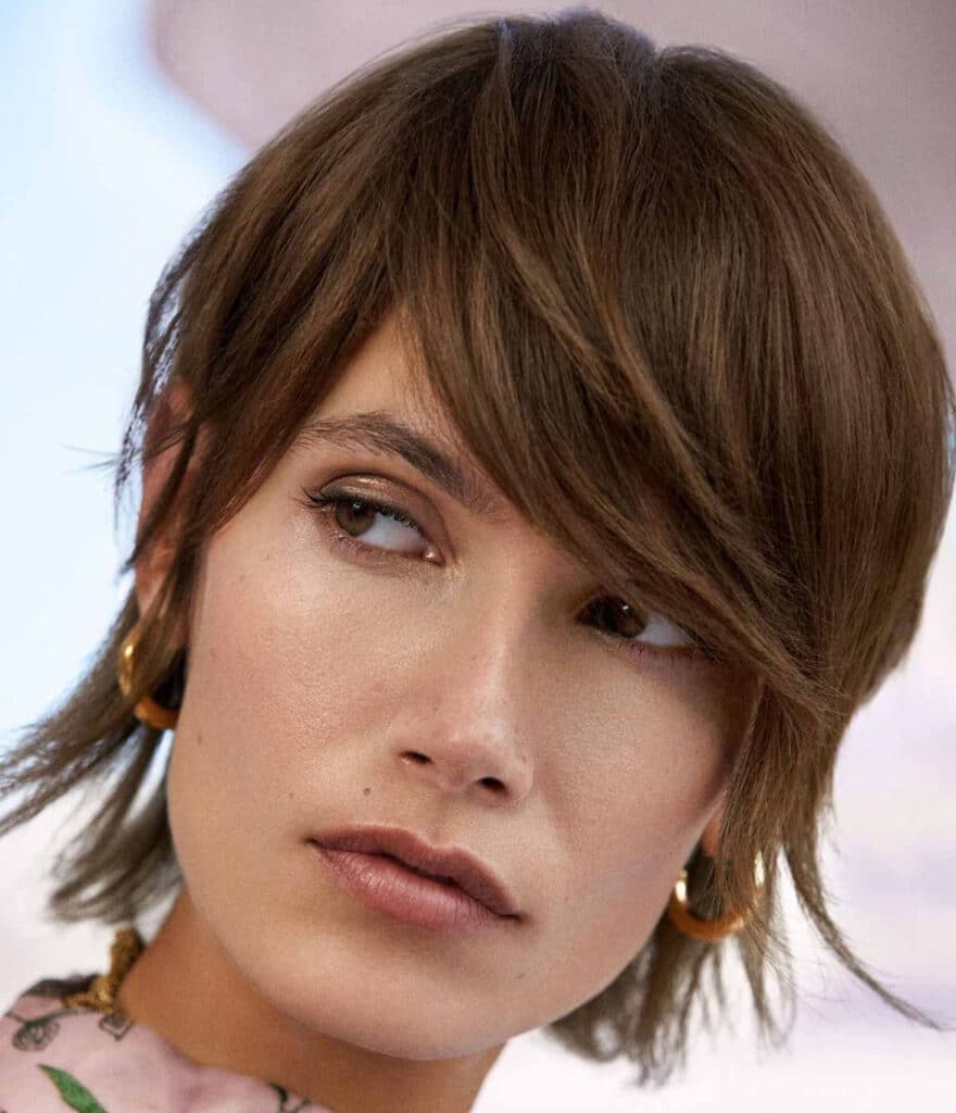 mini bob con ciuffo laterale 