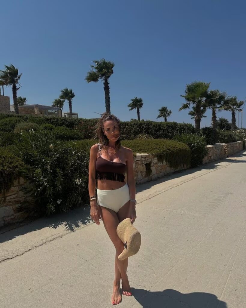 ilary-blasi-look-spiaggia-cappello-prezzo.
