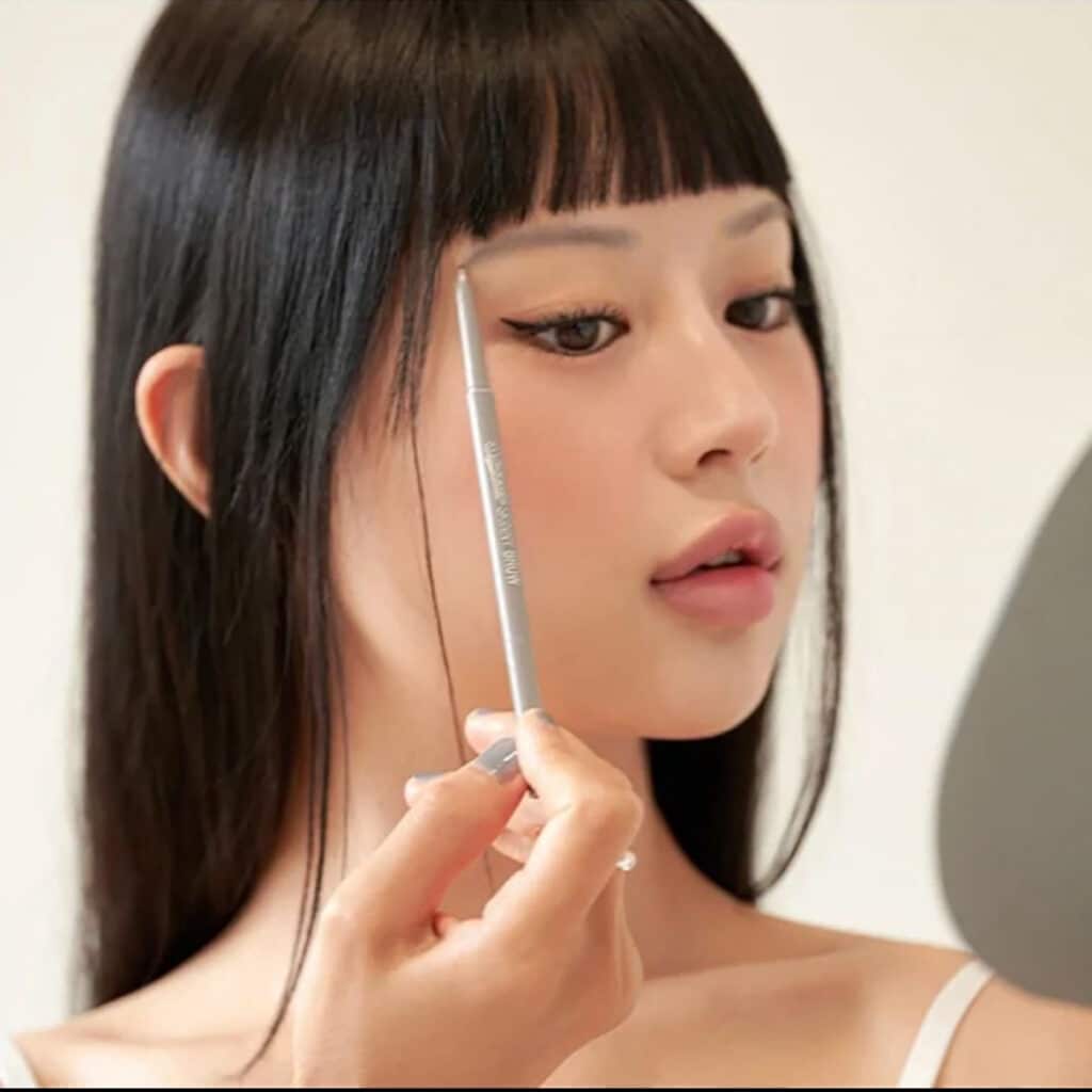 sopracciglia sottili