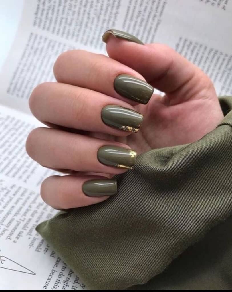 unghie verde oliva