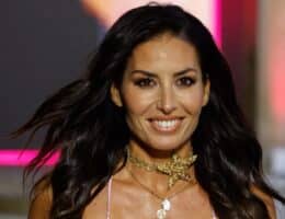 elisabetta-gregoraci-sfilata-look-fisico