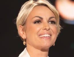 francesca-pascale-cambia-look-capelli-scuri