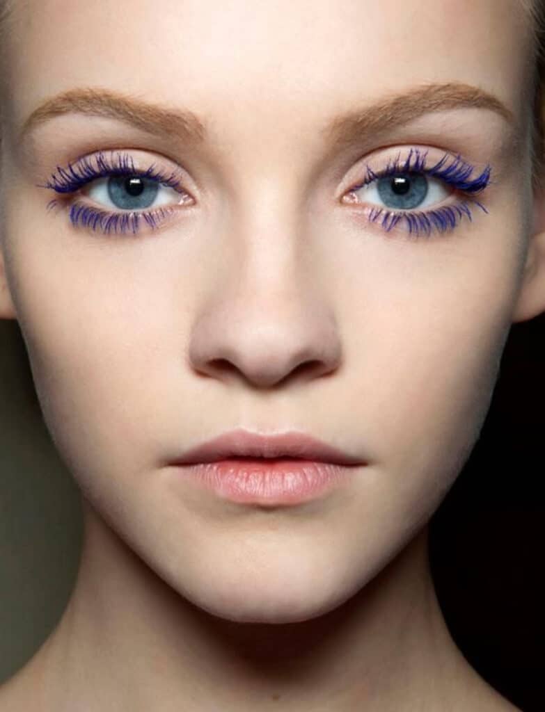 mascara blu
