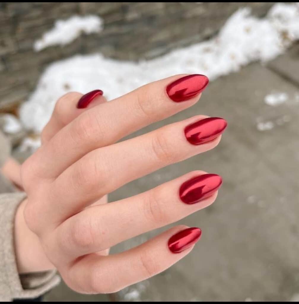 unghie rosse specchiate 