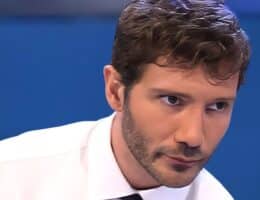stefano-de-martino-look-affari-tuoi-motivo
