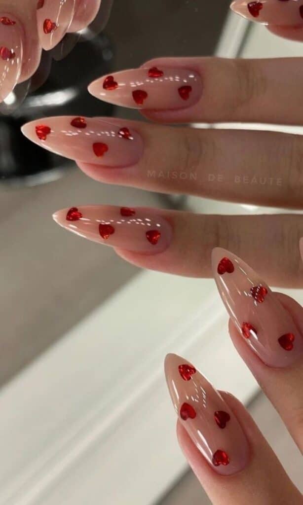 unghie con i cuori 