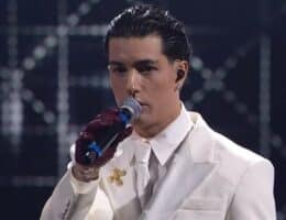 tony effe sanremo 2025 prima serata look prezzo scoperta