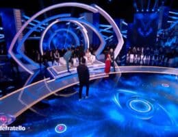 shaila studio grande fratello cosa le ha detto nell'orecchio signorini