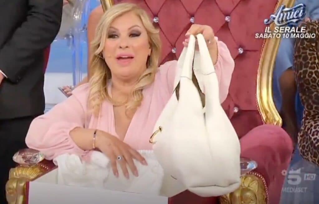 ued-tina-regalo-borsa-prezzo-che-lavoro-fa-cosimo