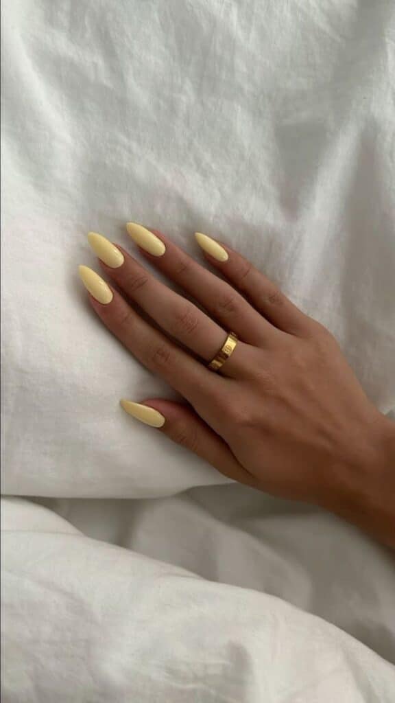 yellow butter nails
