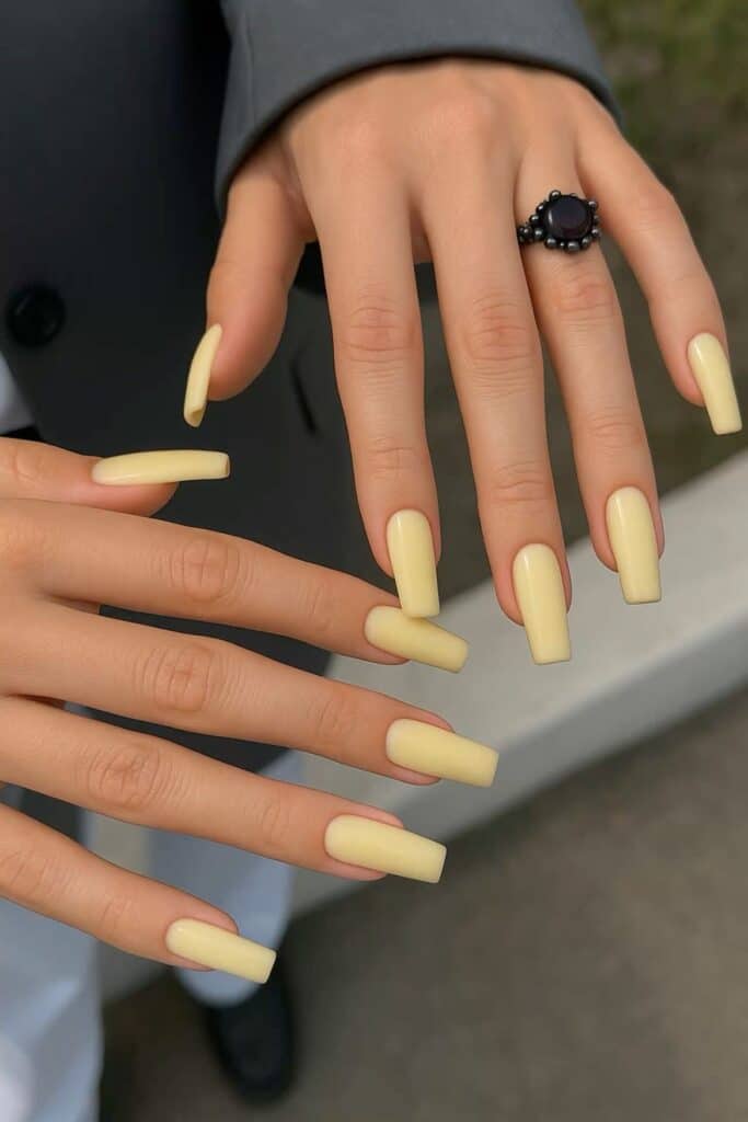 yellow butter nails