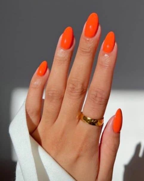 unghie arancio 