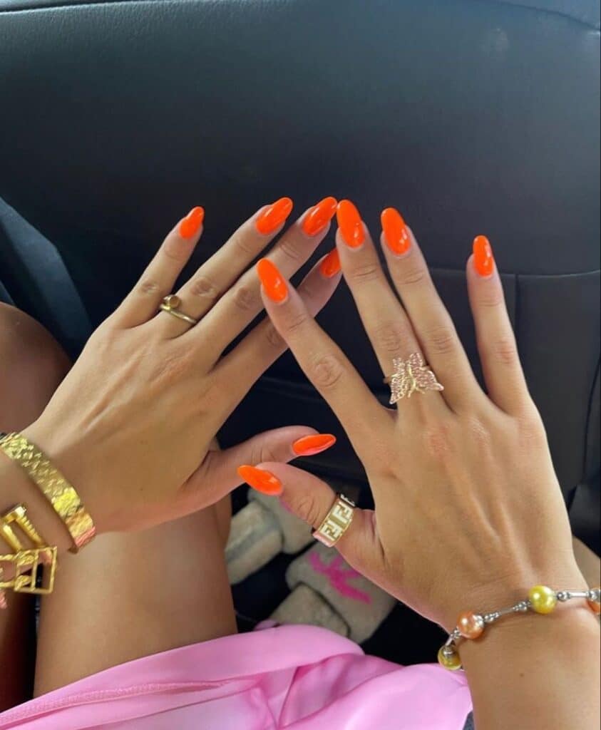 unghie arancio 