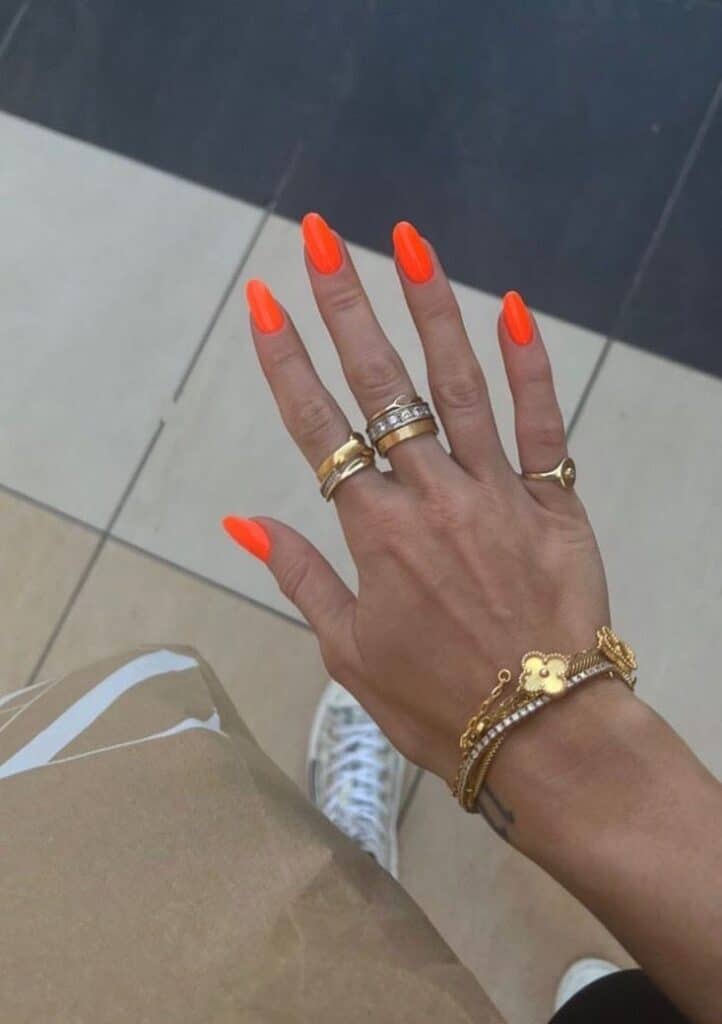 unghie arancio 