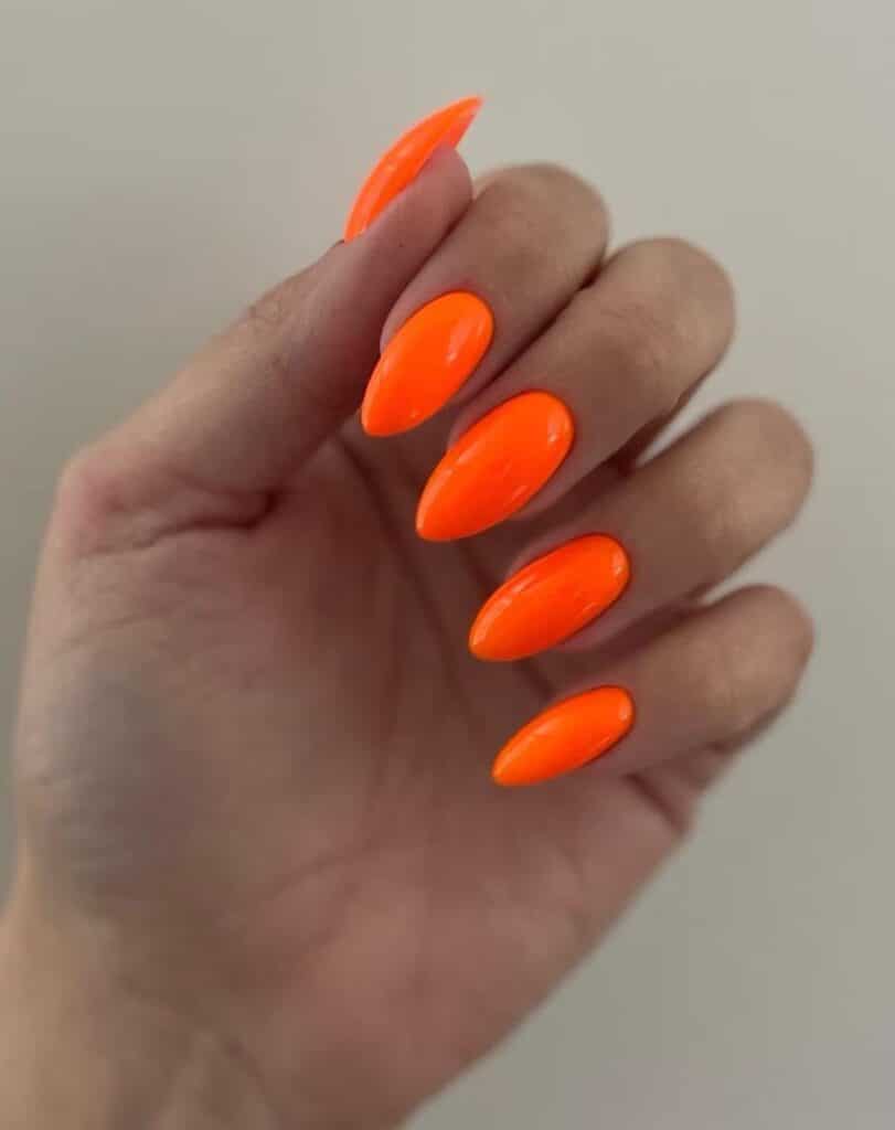 unghie arancio 