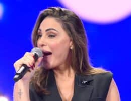 anna-tatangelo-incinta-look-battiti-live