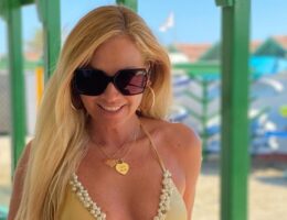 federica-panicucci-bikini-look-tendenza-estate-2025