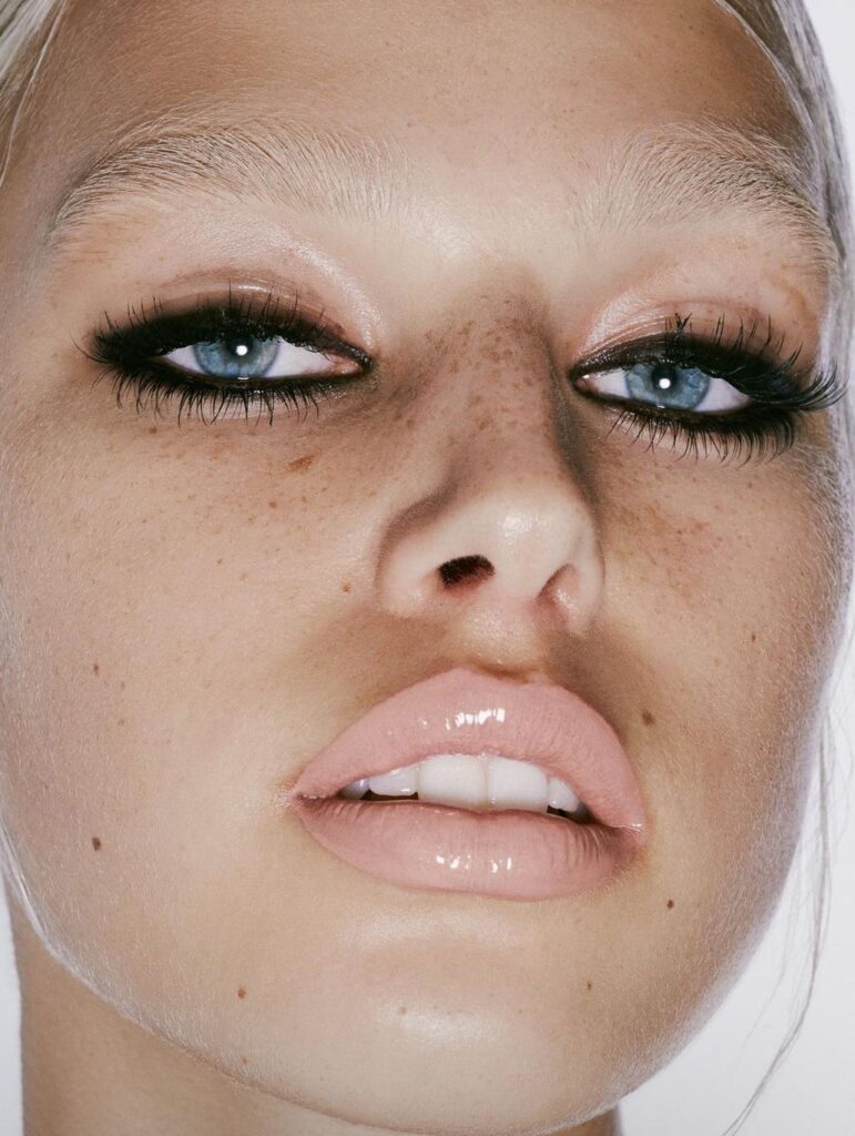 sopracciglia decolorate