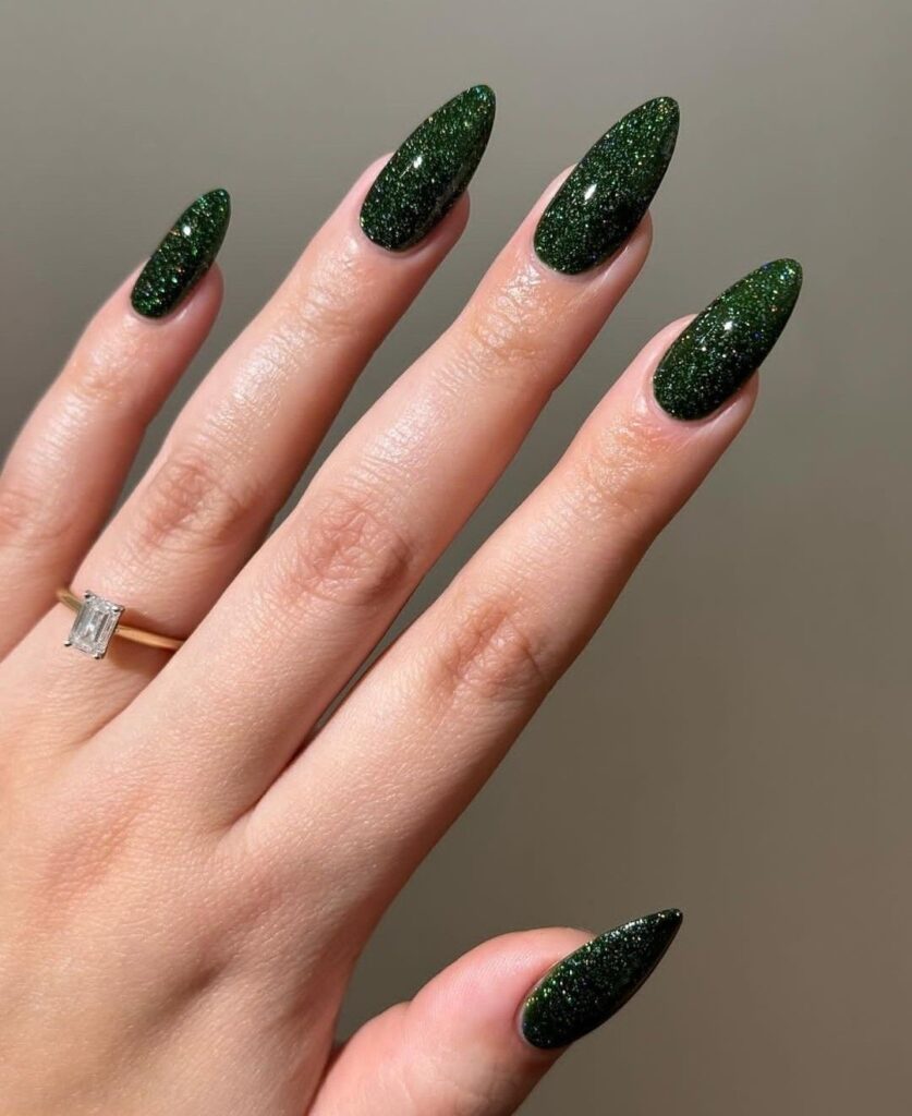 unghie verdi glitter