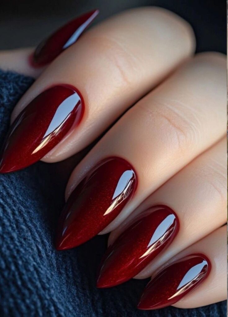unghie rosso profondo 