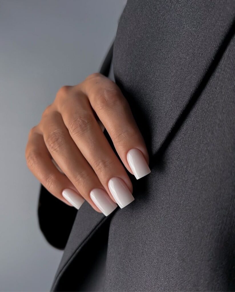 unghie bianco latte 