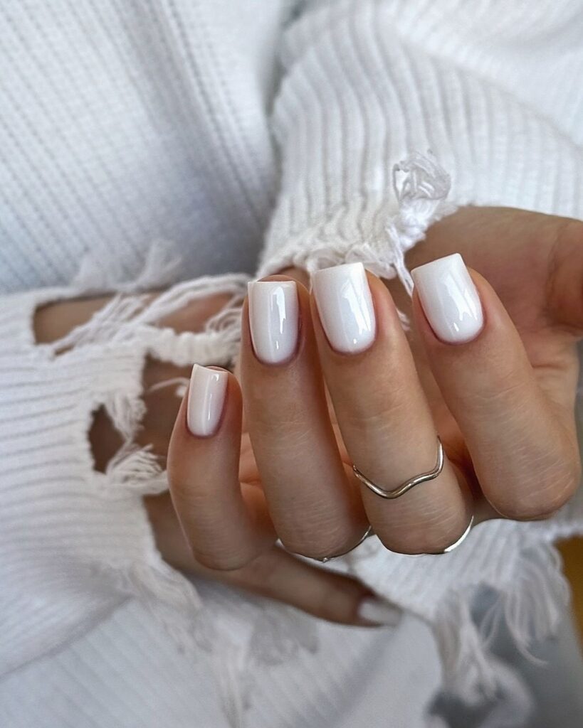 unghie bianco latte 