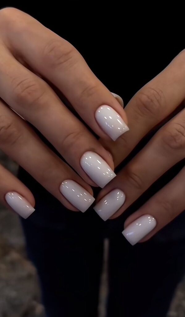 unghie bianco latte 