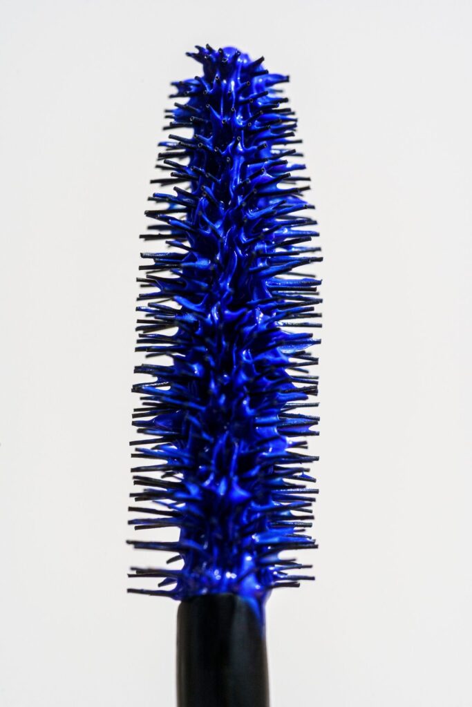 mascara blu