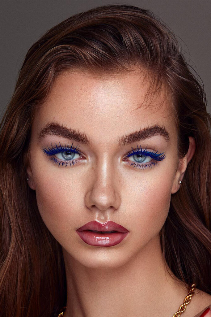 mascara blu