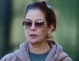 vip-irriconoscibile-beccata-in-strada